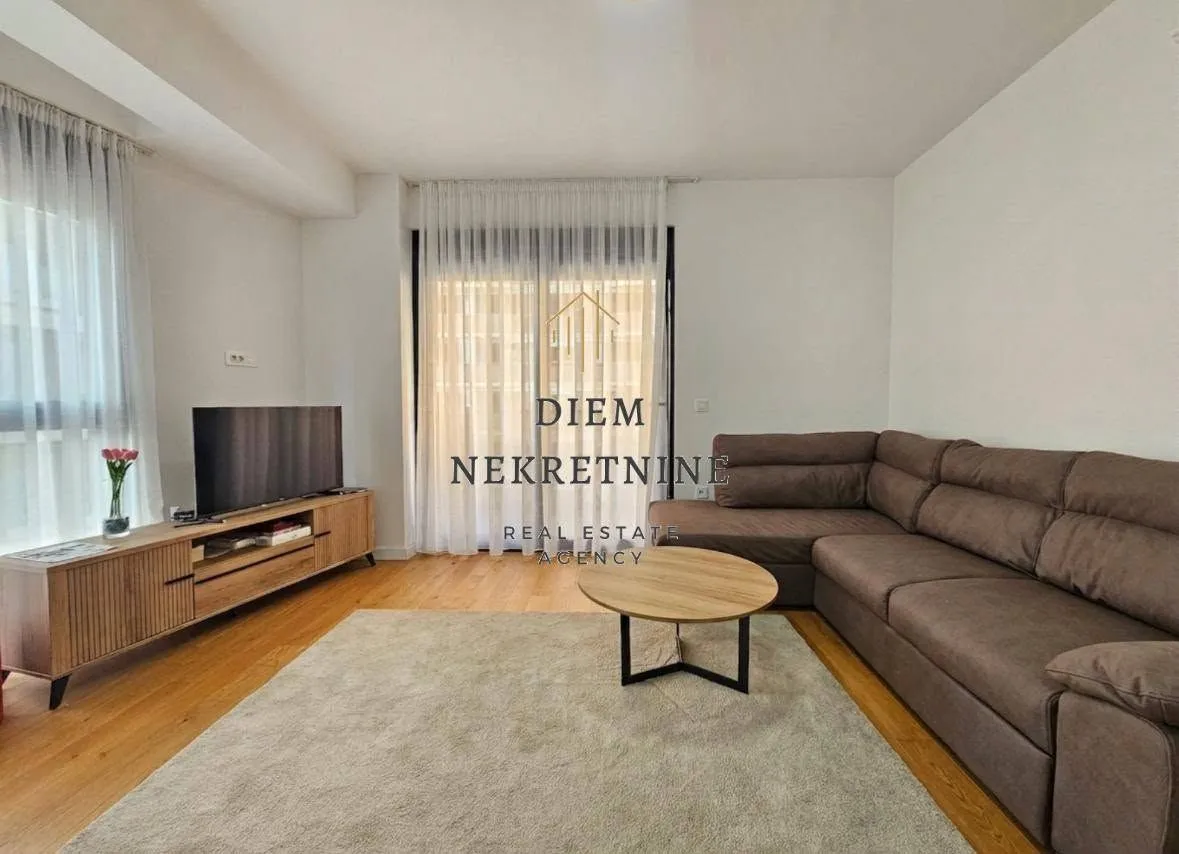 Izdavanje, jednosoban stan, 50m², Centar, Bar