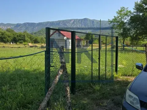 Zemljište in Piperi