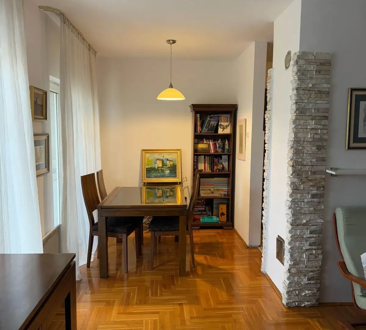 Izdavanje, dvosoban stan, 76m², Stari Aerodrom, Podgorica