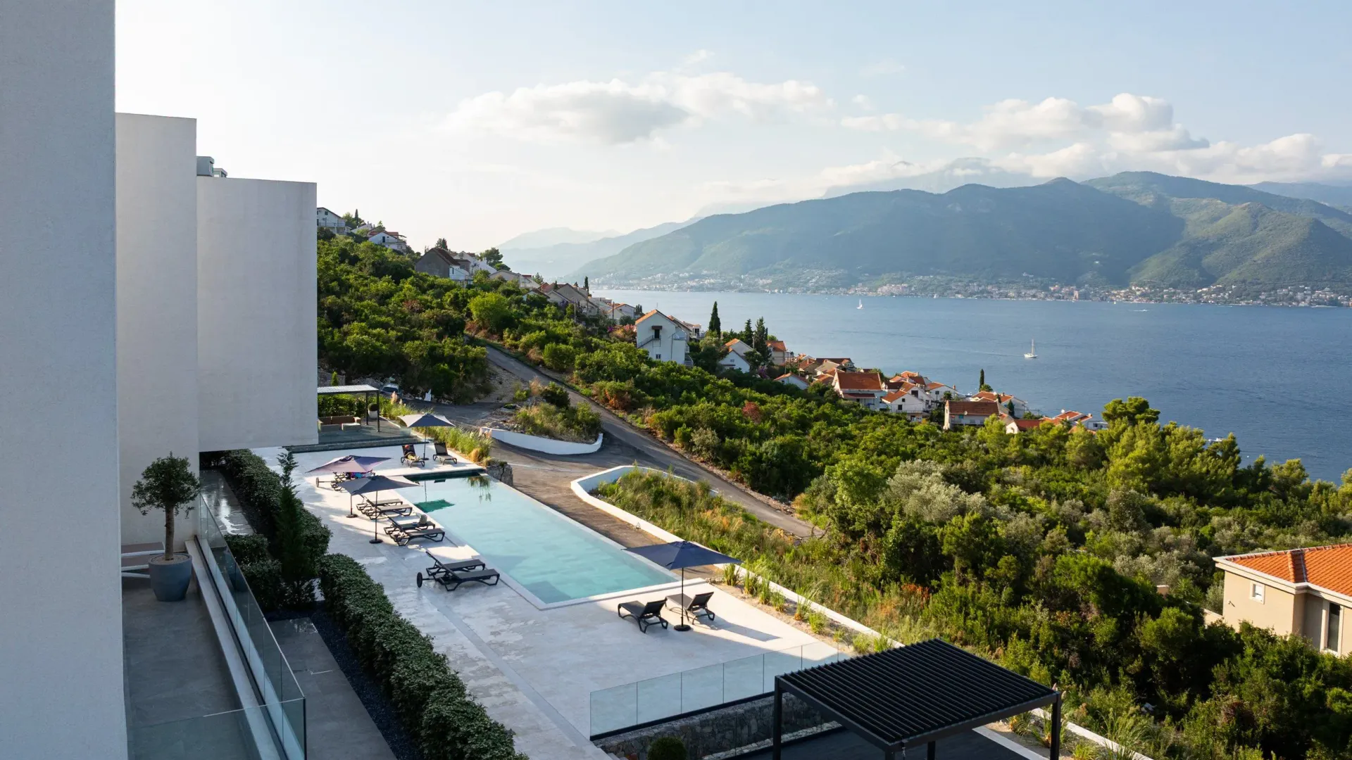 Rent, one bedroom apartment, 68m², Krašići, Tivat