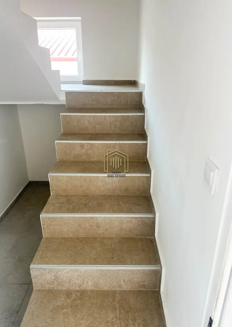 Izdavanje, dvosoban stan, 50m², Zlatica, Podgorica