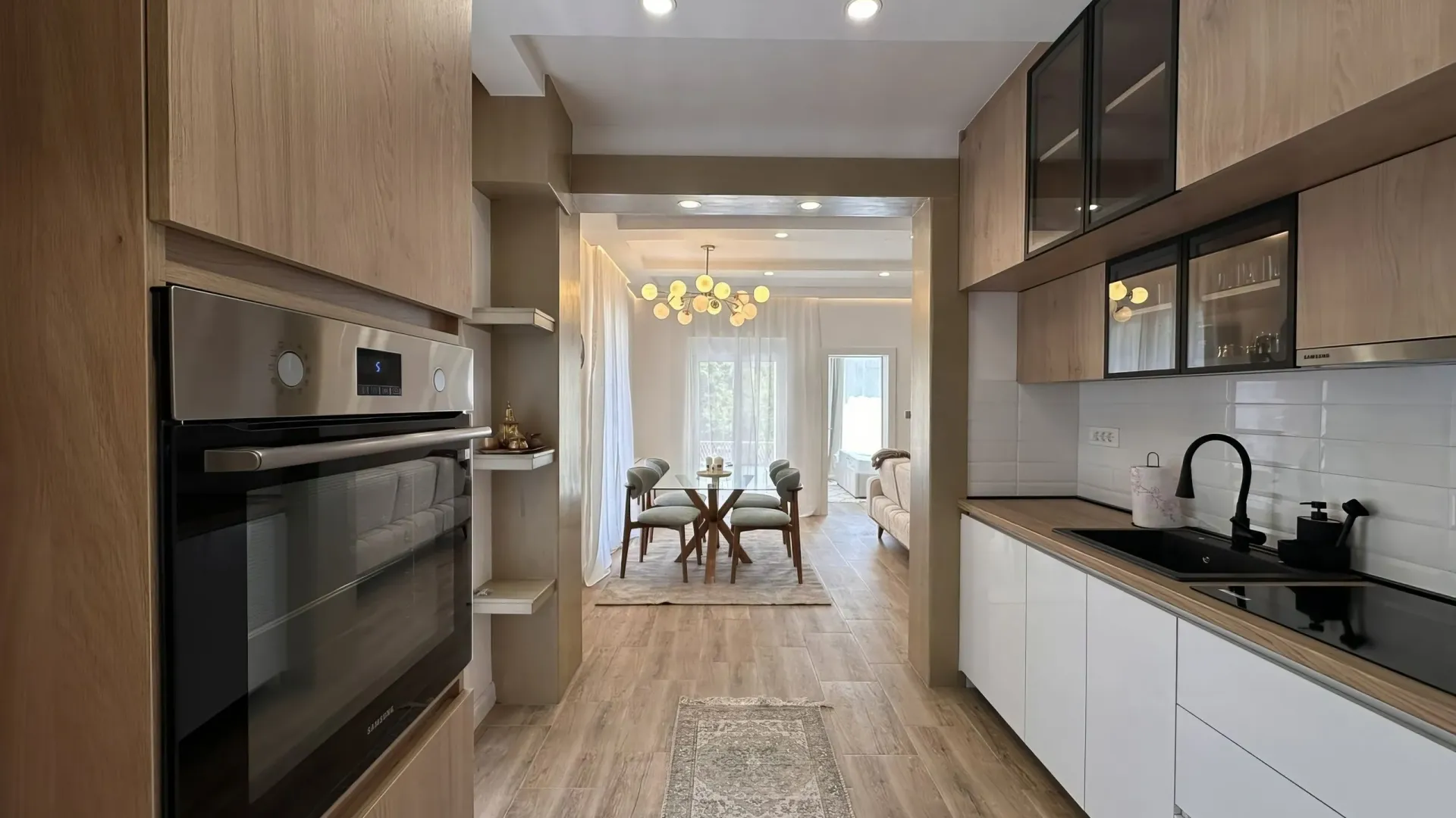 Izdavanje, dvosoban stan, 89m², Zelenika, Herceg Novi