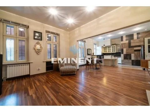 Prodaja, kuća, 304m², Zemun Centar, Zemun Sve Podlokacije