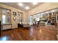 Prodaja, kuća, 304m², Zemun Centar, Zemun Sve Podlokacije - image 1