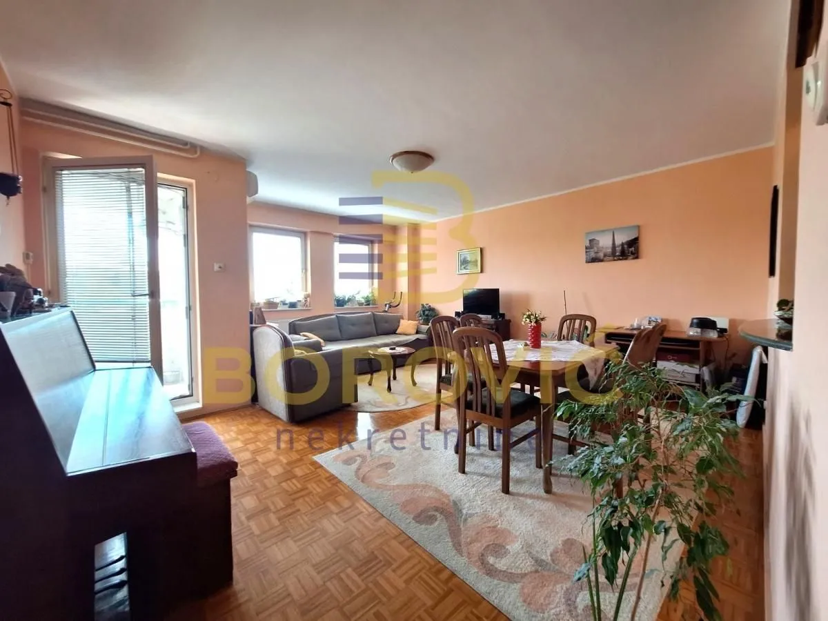 Prodaja, trosoban stan, 80m², Novi Beograd Blok 22, Novi Beograd Sve Podlokacije