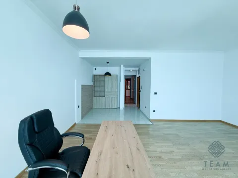 Izdavanje, poslovni prostor, 90m², Centar, Podgorica - image 4