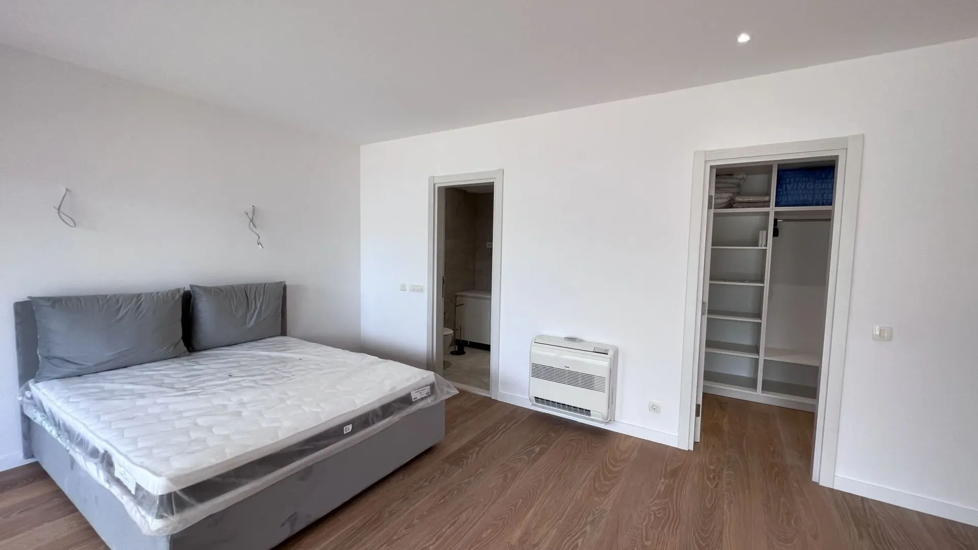 Sale, five bedroom apartment, 198m², Kotor, Crna Gora