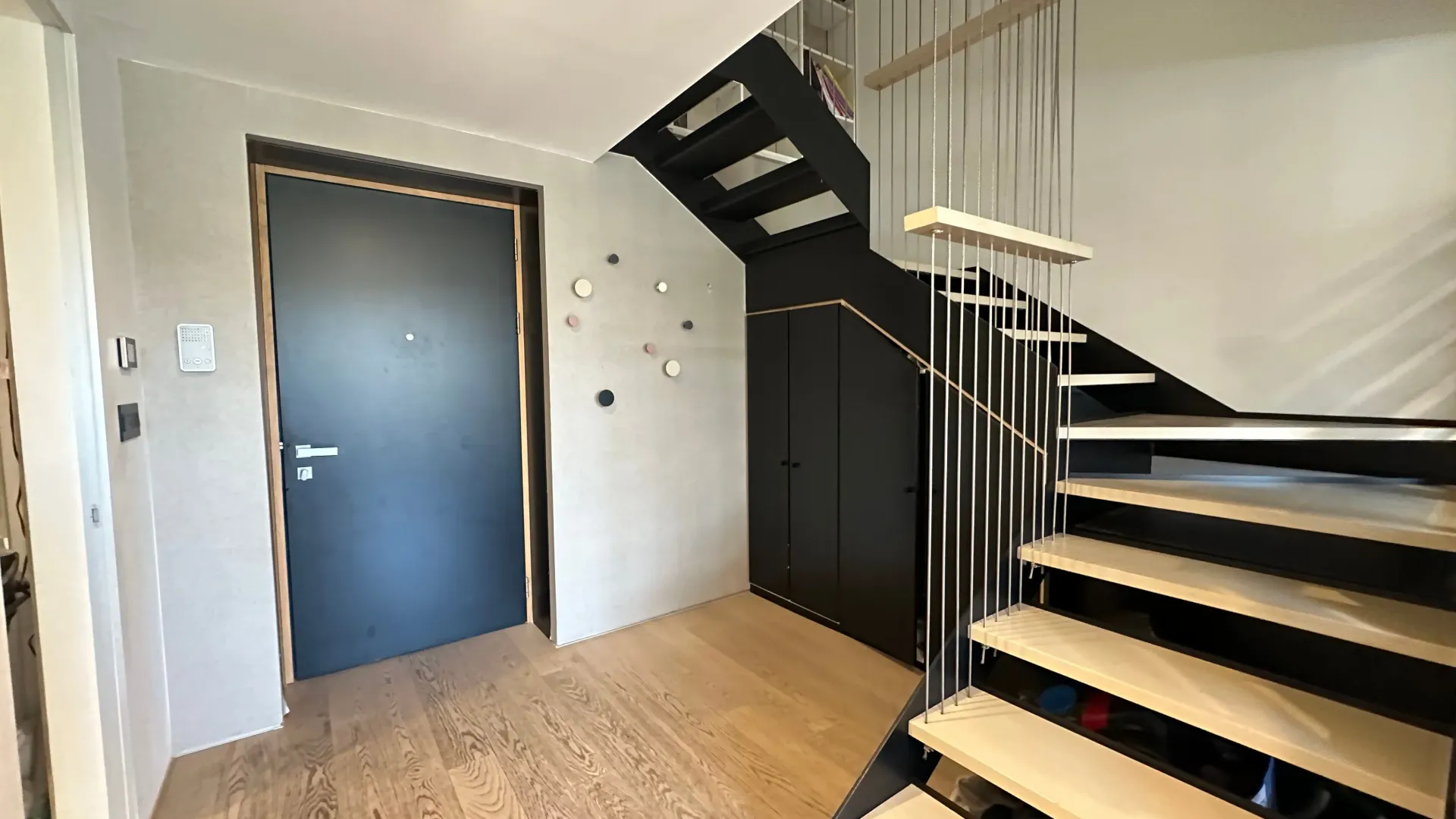 Izdavanje, dvosoban stan, 98m², Centar, Budva