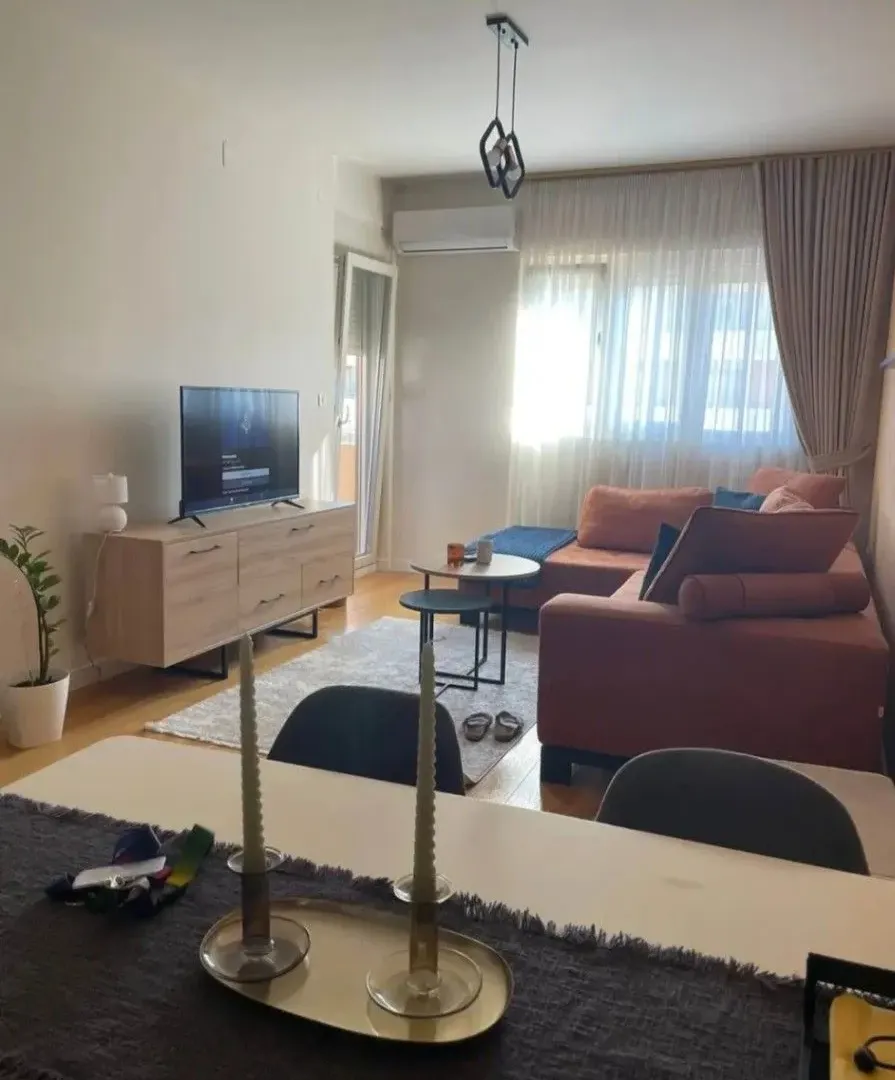 Izdavanje, jednosoban stan, 50m², Central Point, Podgorica