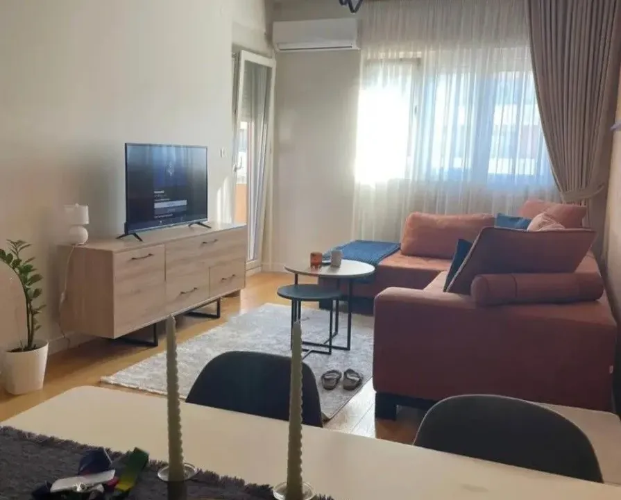 Izdavanje, jednosoban stan, 50m², Central Point, Podgorica