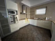 Izdavanje, četvorosoban stan, 213m², Centar, Novi Sad - image 19