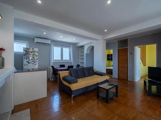 Izdavanje, trosoban stan, 65m², Vračar Hram, Vračar Sve Podlokacije