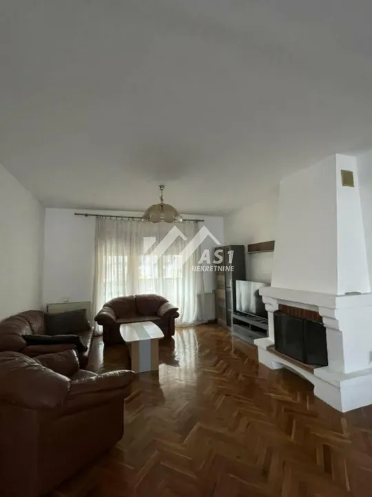 Izdavanje, kuća, 320m², Telep, Novi Sad Sve Podlokacije