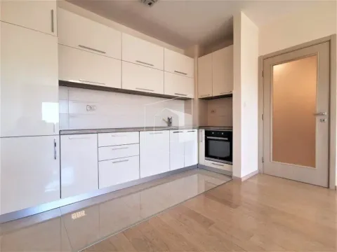 Prodaja, dvosoban stan, 68m², City Kvart, Podgorica - image 1