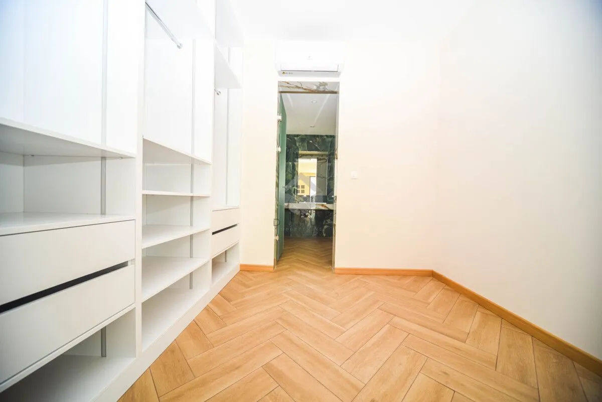 Izdavanje, kuća, 350m², Tuzi, Podgorica
