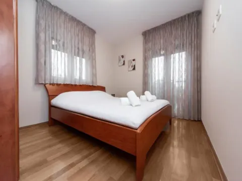 Izdavanje, dvosoban stan, 56m², Momišići, Podgorica - image 9