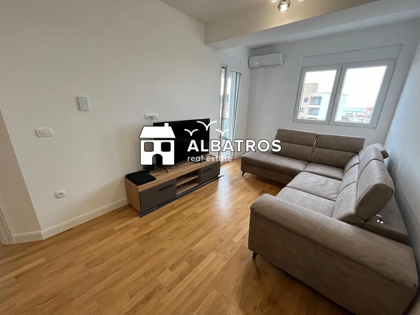 Rent, one bedroom apartment, 46m², Centar, Bar