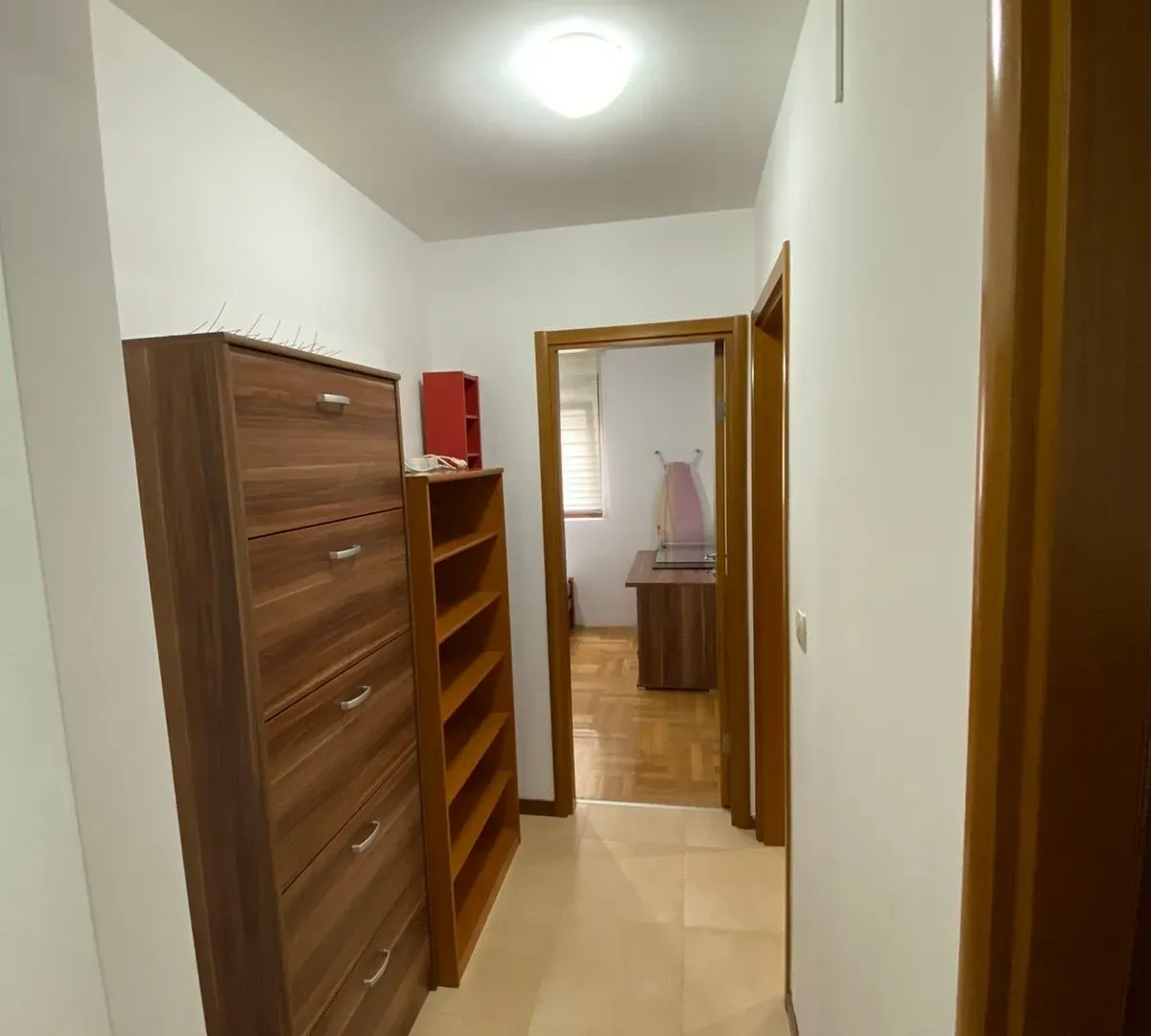 Izdavanje, dvosoban stan, 55m², Stari Aerodrom, Podgorica