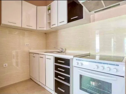 Rent, one bedroom apartment, 55m², Bečići, Budva - image 4