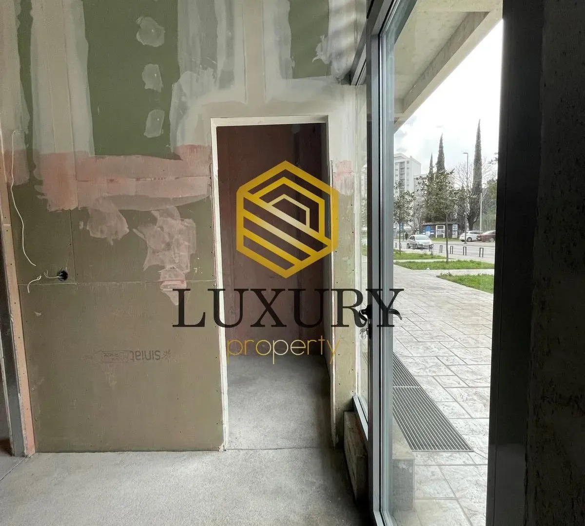 Izdavanje, poslovni prostor, 150m², Zagorič, Podgorica