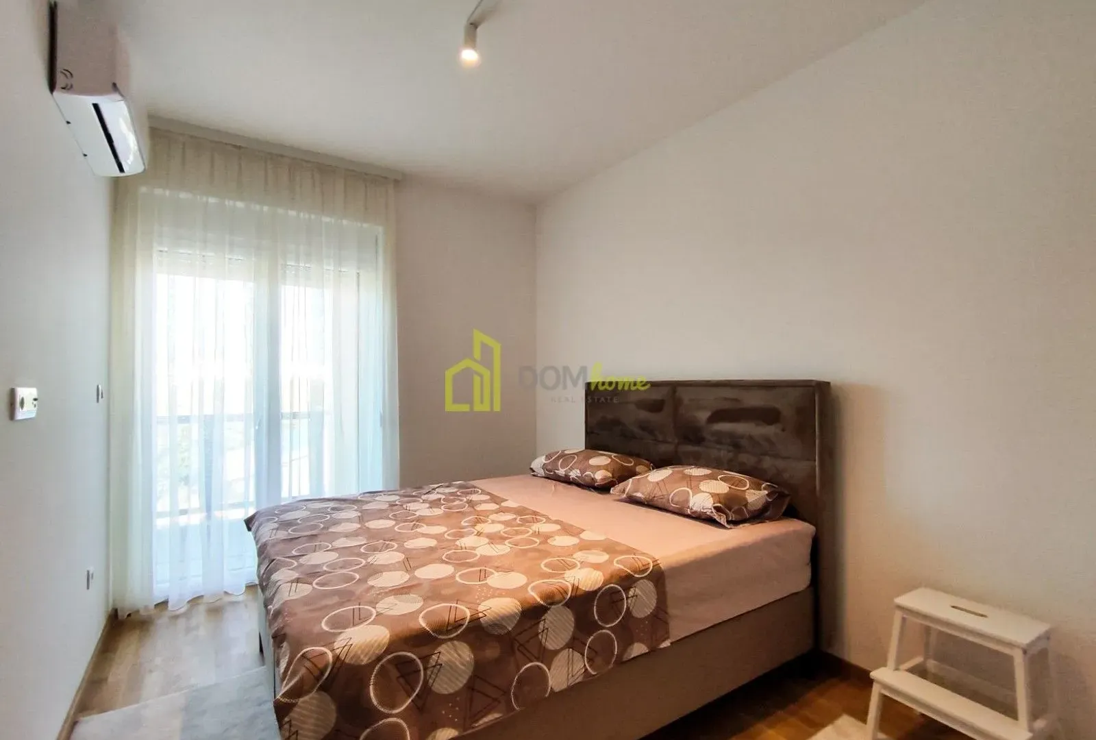 Izdavanje, jednosoban stan, 45m², Pobrežje, Podgorica