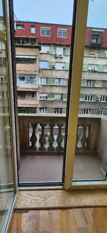 Izdavanje, četvorosoban stan, 144m², Vračar Sve Podlokacije, Beograd