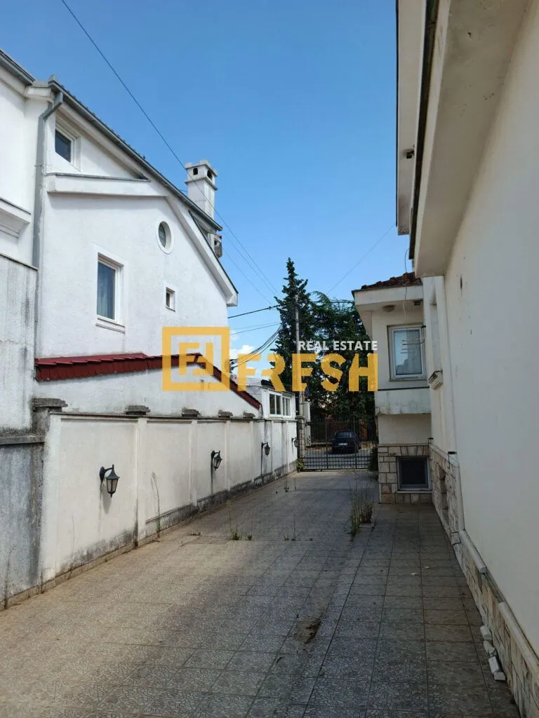 Prodaja, kuća, 380m², Masline, Podgorica