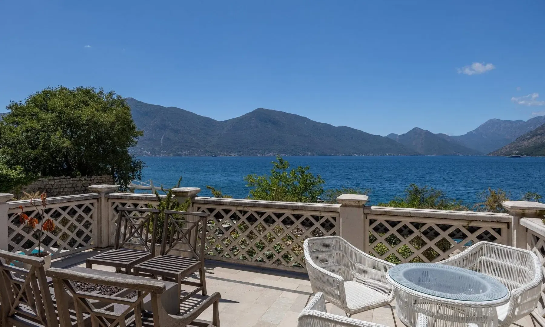 Rent, house, 587m², Dobrota, Kotor