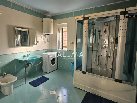 Rent, three bedroom apartment, 130m², Gornja Gorica, Podgorica - image 10