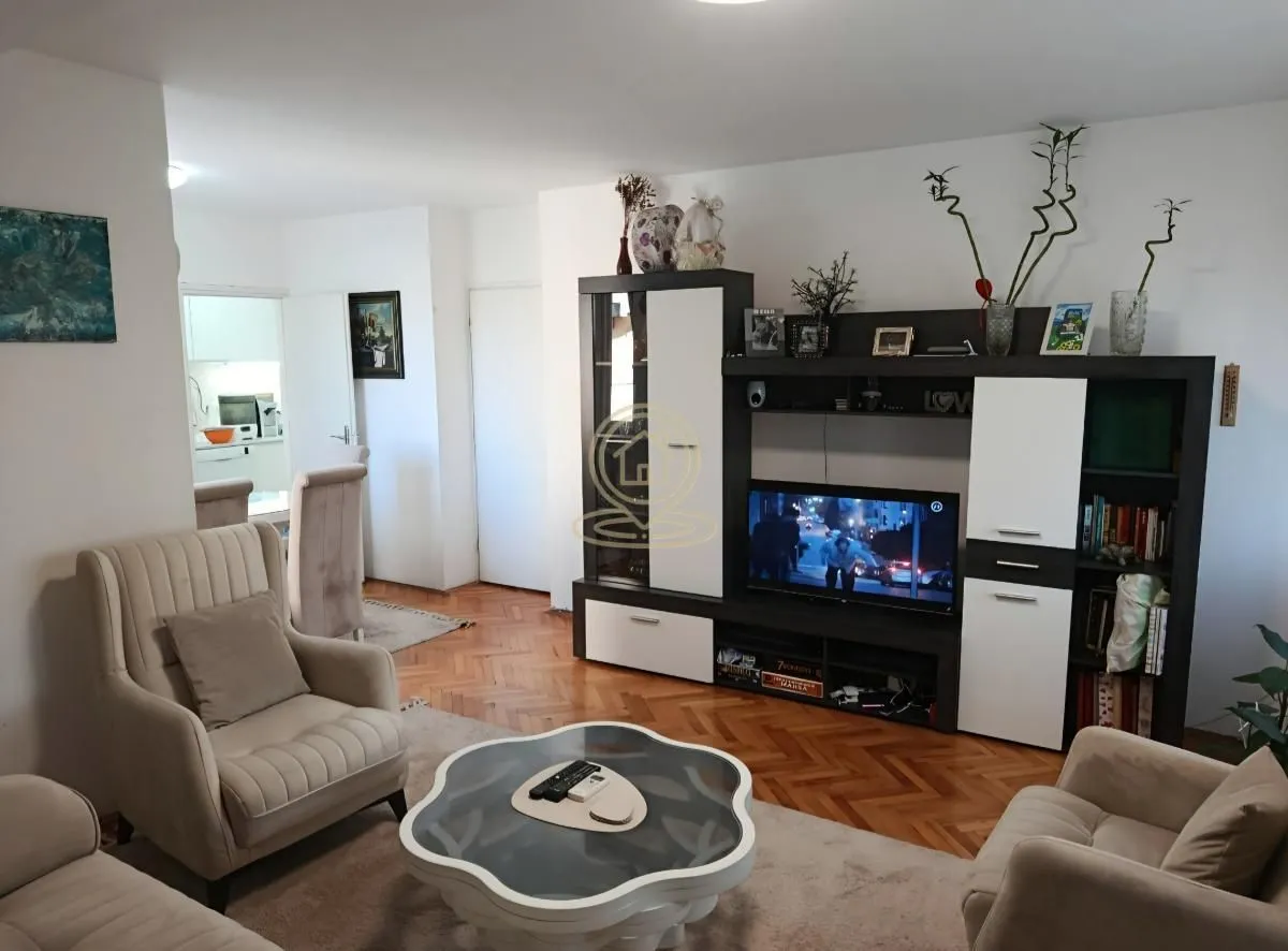 Prodaja, trosoban stan, 75m², Medijana, Niš