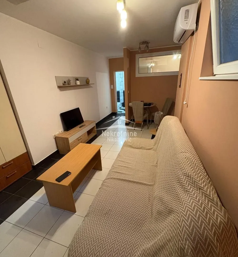 Izdavanje, jednosoban stan, 37m², Šumice, Beograd