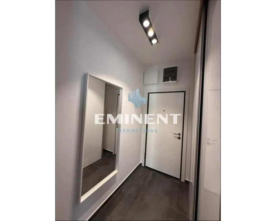 Izdavanje, trosoban stan, 56m², Južni Bulevar, Vračar Sve Podlokacije