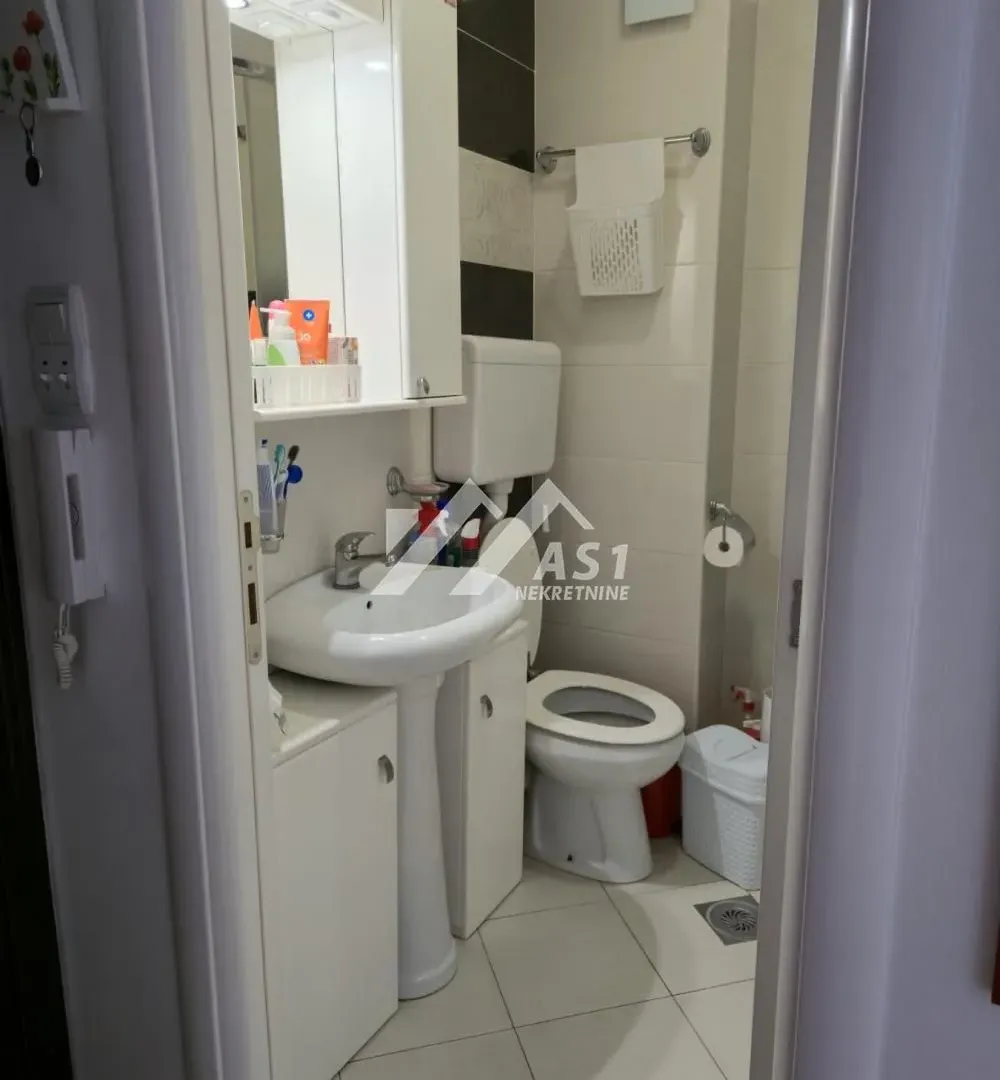 Izdavanje, dvosoban stan, 52m², Podbara, Novi Sad Sve Podlokacije