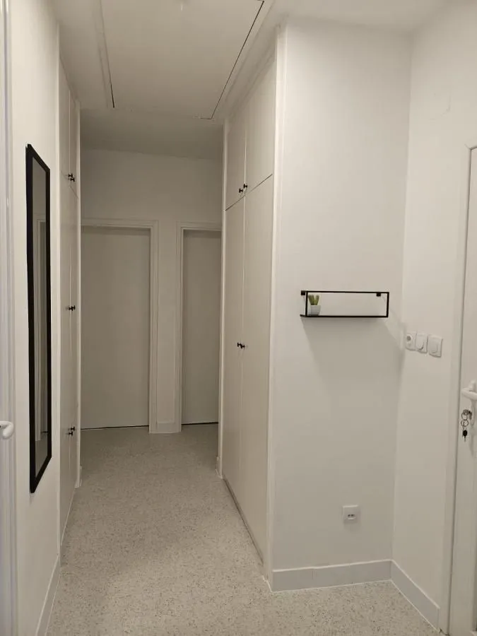 Izdavanje, dvosoban stan, 72m², Dobrota, Kotor