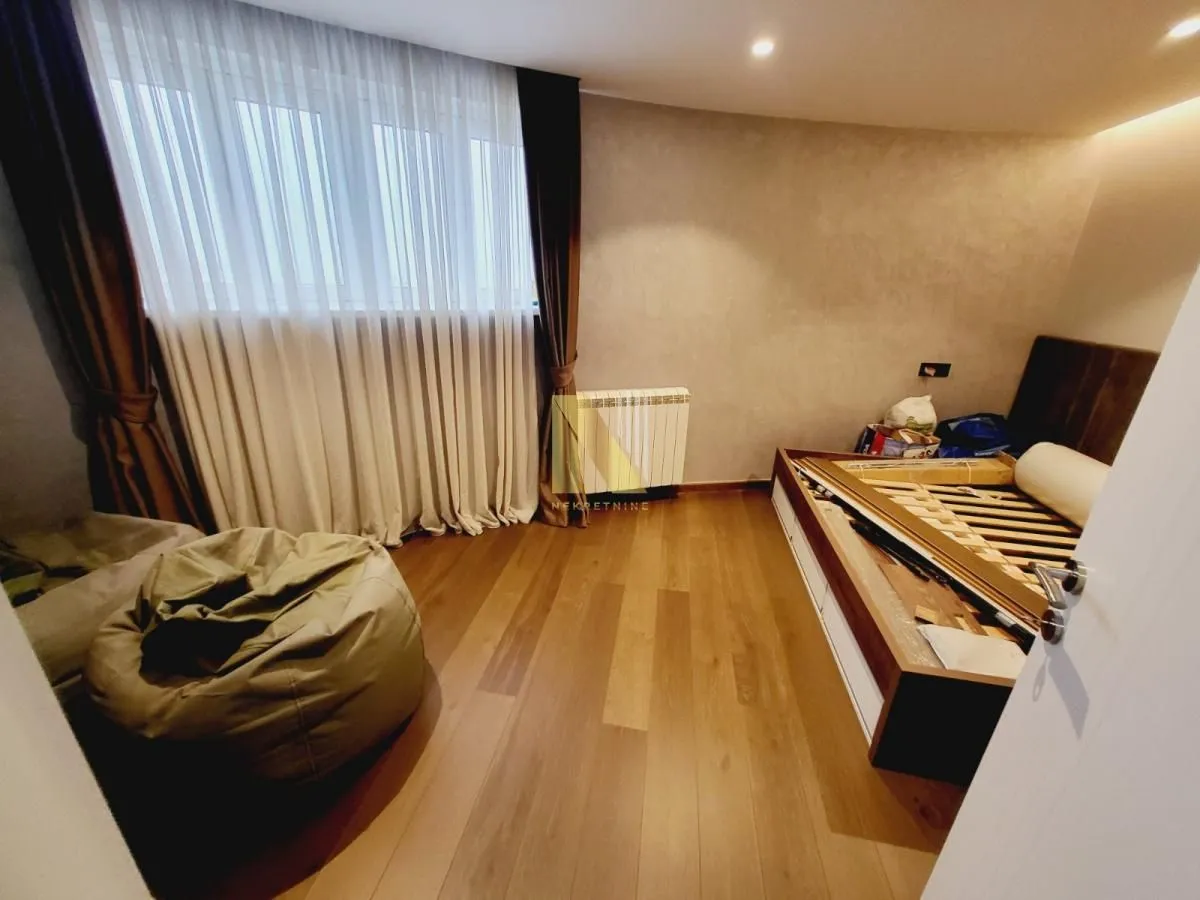 Prodaja, četvorosoban stan, 122m², Grbavica, Novi Sad Sve Podlokacije