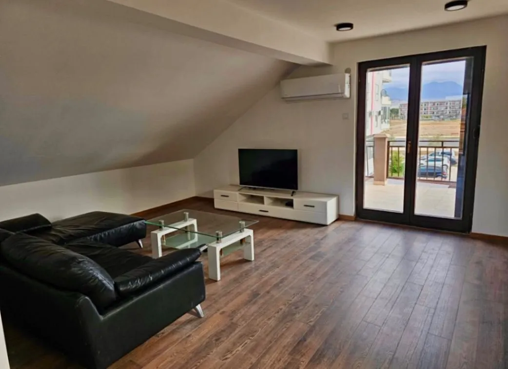 Izdavanje, jednosoban stan, 75m², Stari Aerodrom, Podgorica