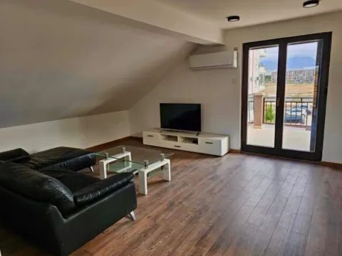 Izdavanje, jednosoban stan, 75m², Stari Aerodrom, Podgorica
