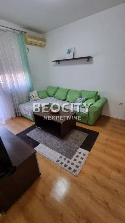 Izdavanje, stan, 32m², Centar, Novi Sad