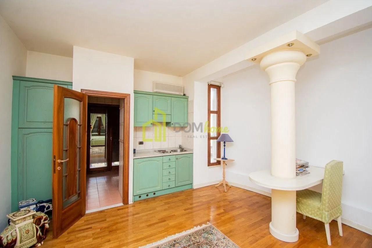 Rent, house, 750m², Gorica C, Podgorica