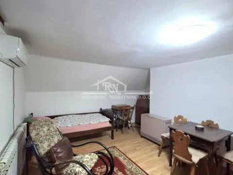 Prodaja, kuća, 208m², Voždovac Sve Podlokacije, Beograd - image 13