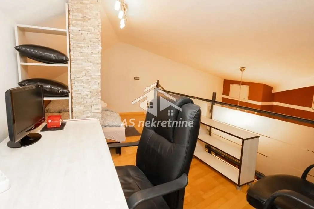 Izdavanje, četvorosoban stan, 140m², Obilićev Venac, Beograd