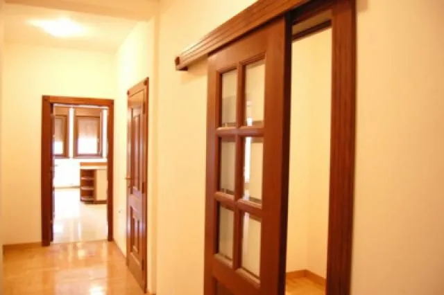Izdavanje, četvorosoban stan, 200m², Savski Venac, Beograd
