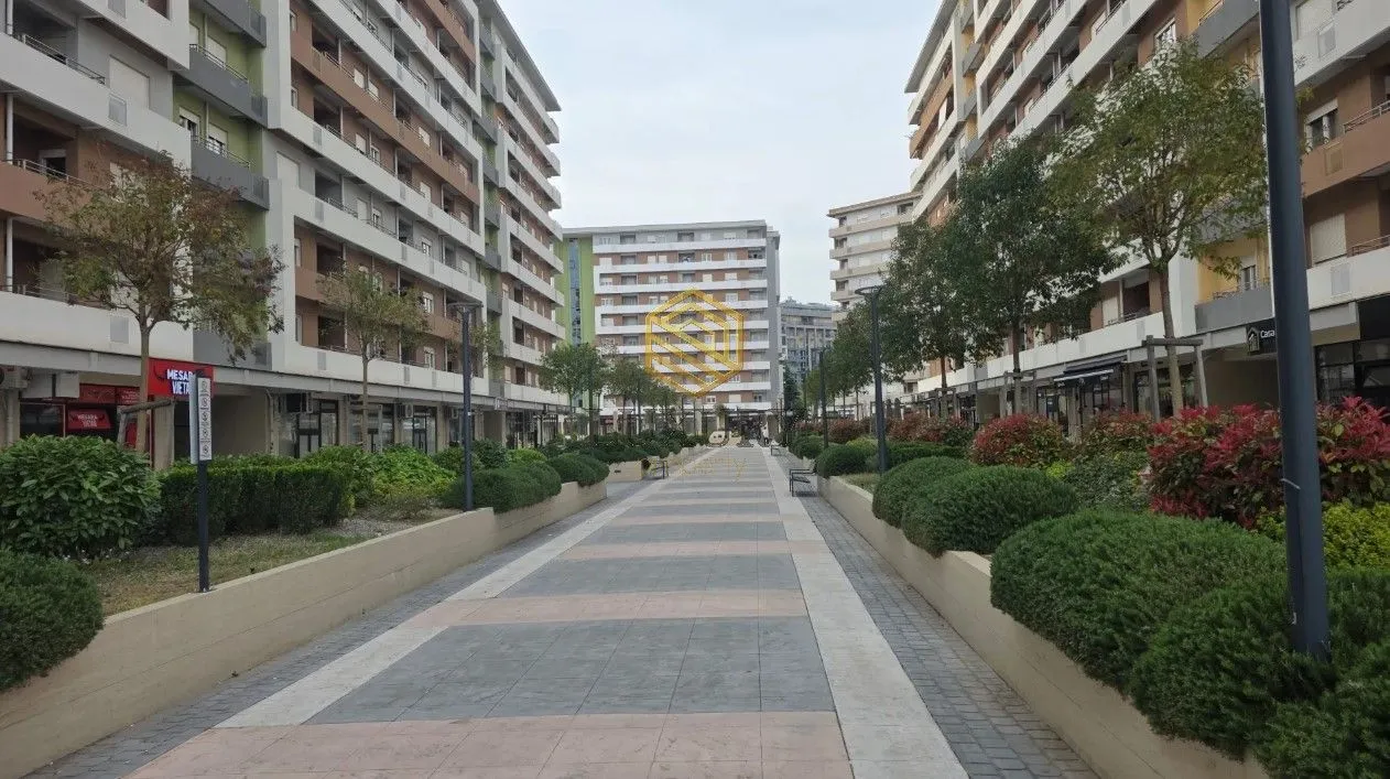 Izdavanje, poslovni prostor, 55m², Central Point, Podgorica