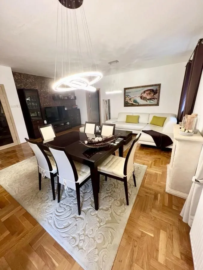 Prodaja, četvorosoban stan, 120m², Novo naselje, Novi Sad