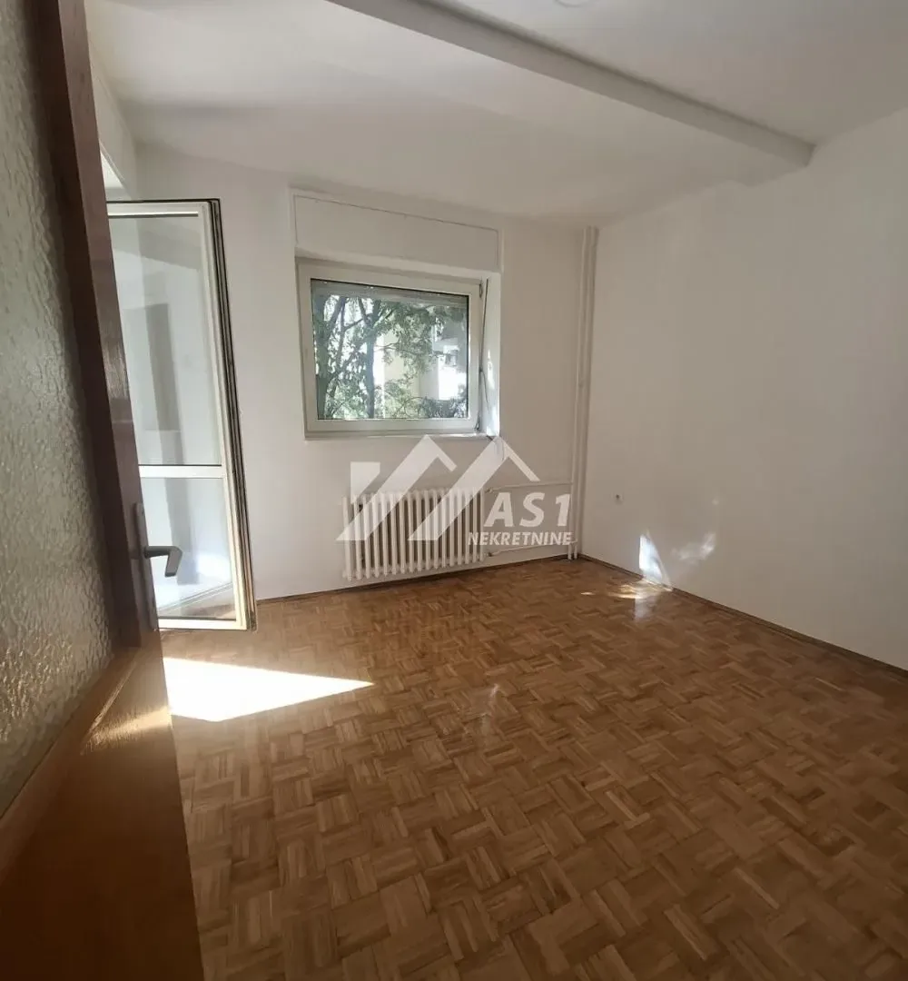 Izdavanje, dvosoban stan, 46m², Centar, Novi Sad