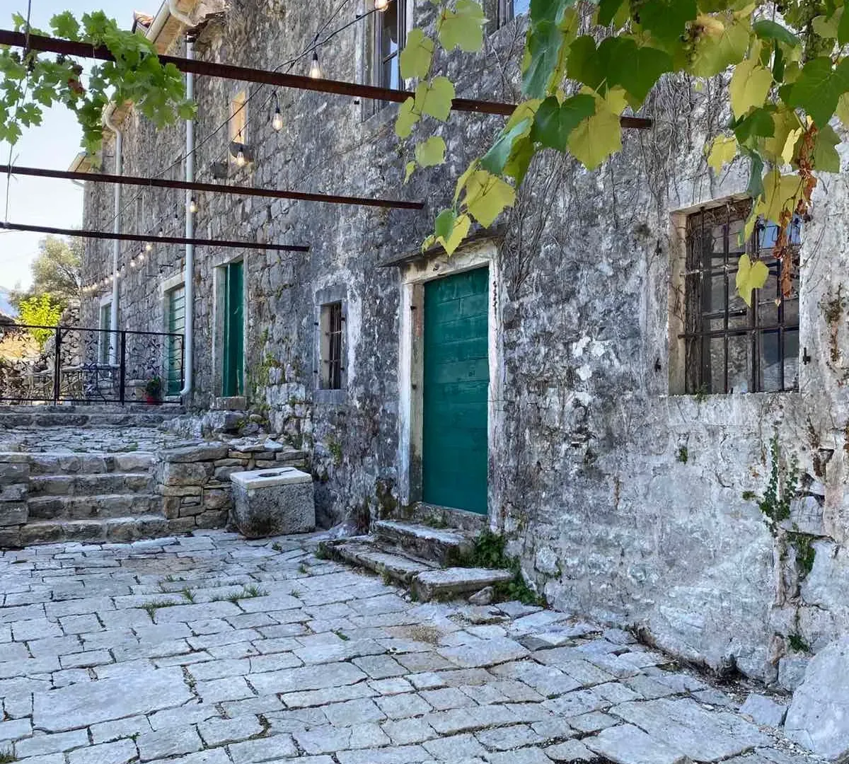 Sale, house, 180m², Gornji Stoliv, Kotor