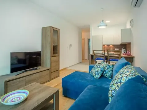 Sale, two bedroom apartment, 55m², Bečići, Budva - image 3