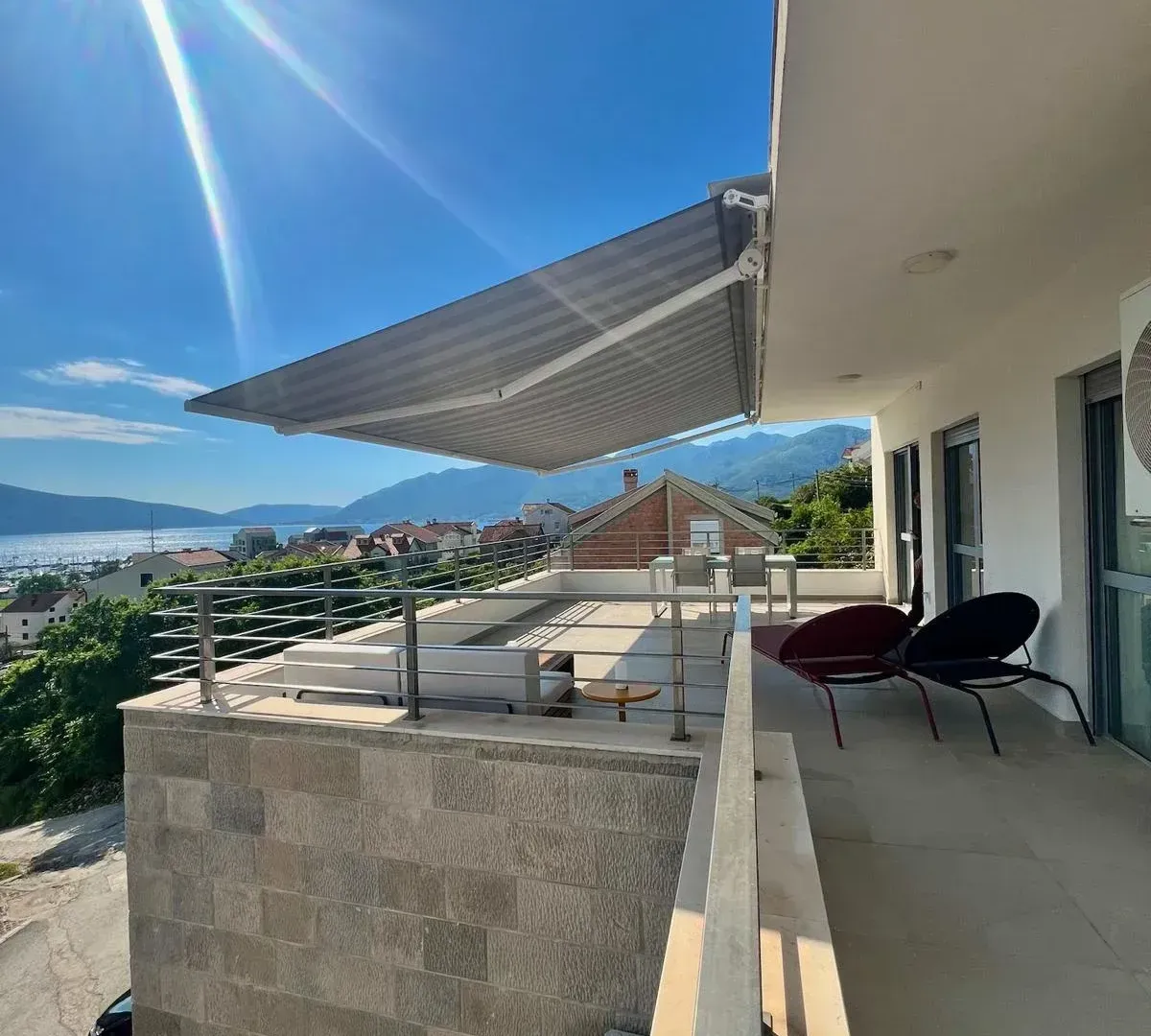 Izdavanje, stan, 123m², Tivat, Crna Gora