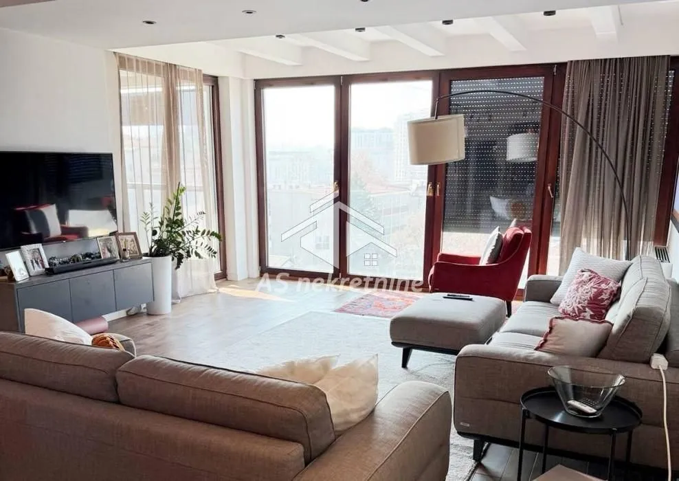 Izdavanje, trosoban stan, 106m², Zeleni Venac, Beograd