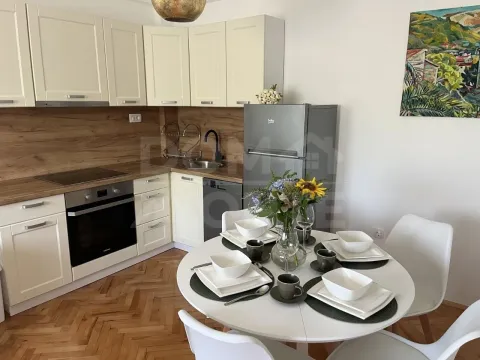 Rent, two bedroom apartment, 60m², Tivat, Crna Gora - image 3